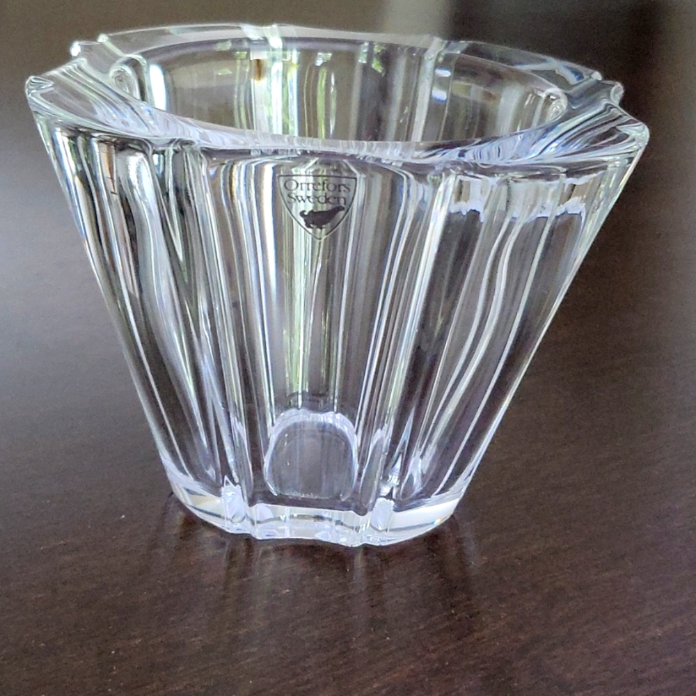 Orrefors Northern lights crystal dream bowl/vase, exquisite